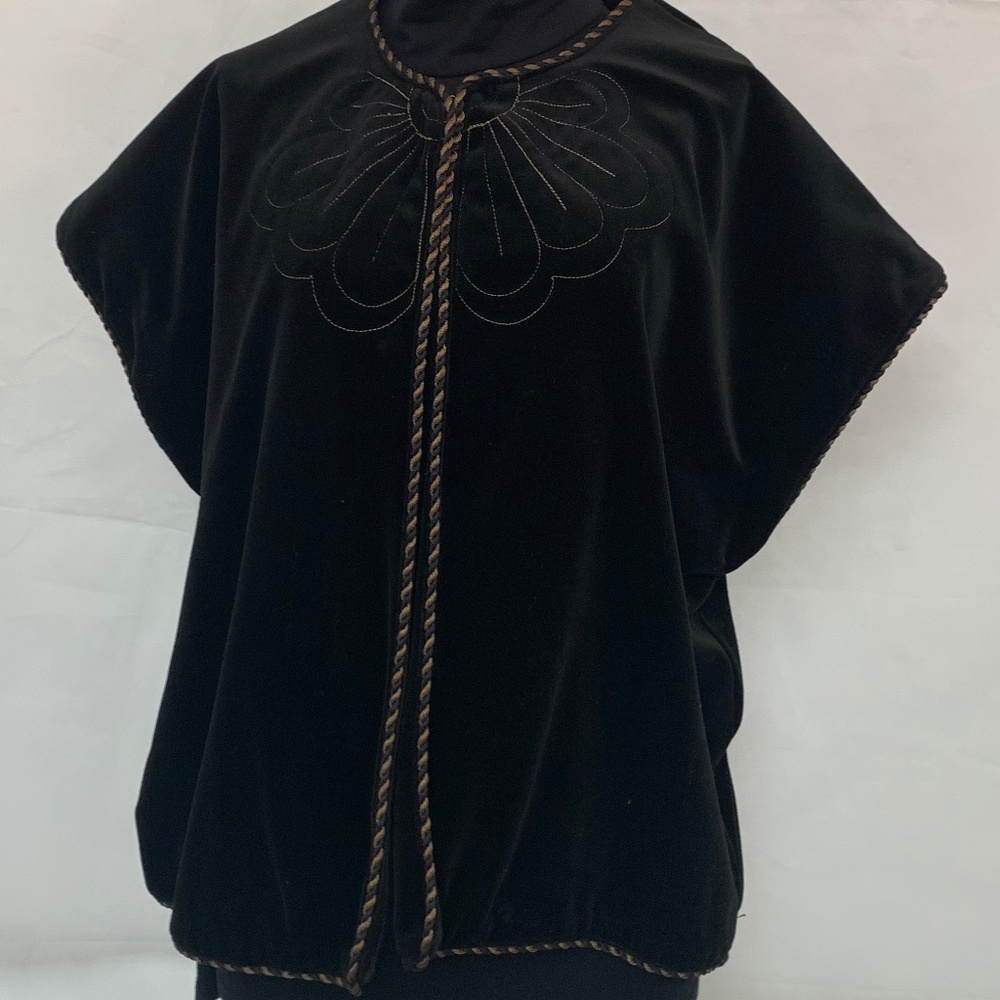 Act 3 Miss Accent Women’s XL Vintage Black Velvet Embroidered Vest, Corded Edge